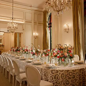 מלון Plaza Athenee - Dorchester Collection, פריז