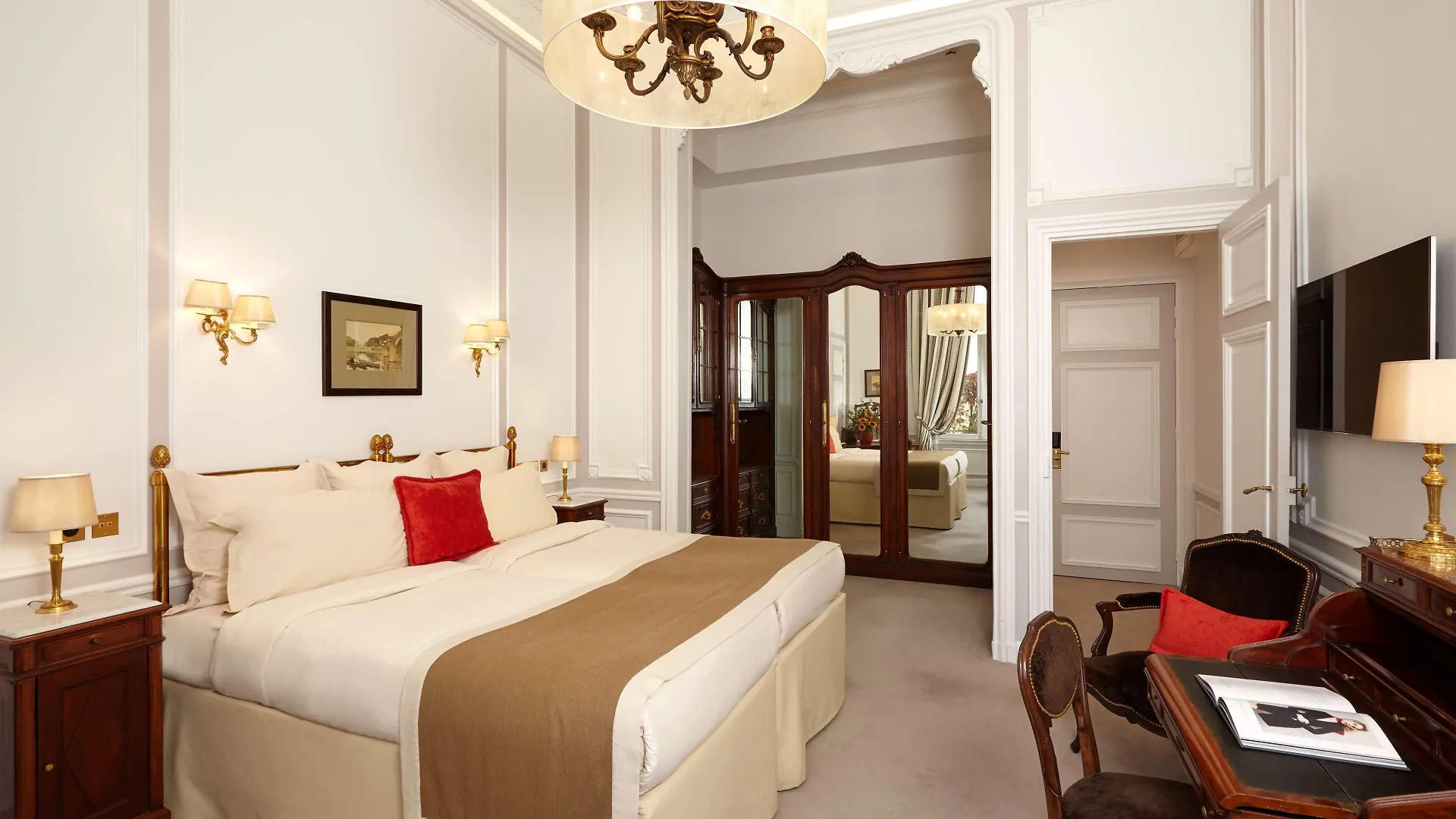 *****  Hotel Regina Louvre Paris France