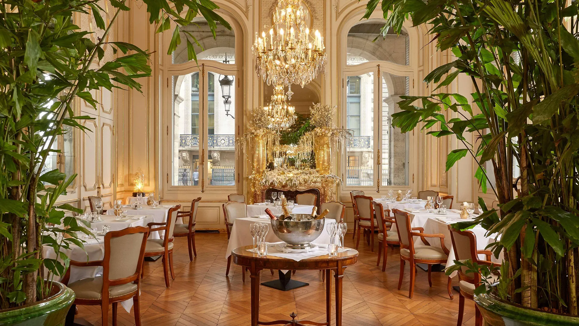 *****  Hotel Regina Louvre Paříž Francie