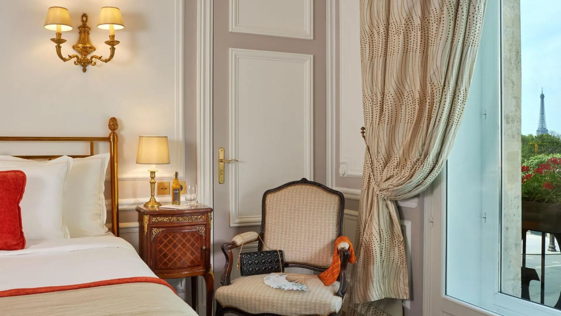 *****  Hotel Regina Louvre Paříž Francie